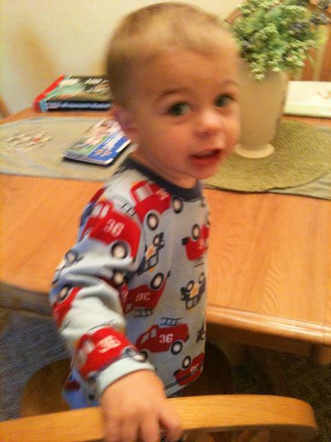 BooBooGettingReadyForBreakfastDuringWeekOfChristmas2009