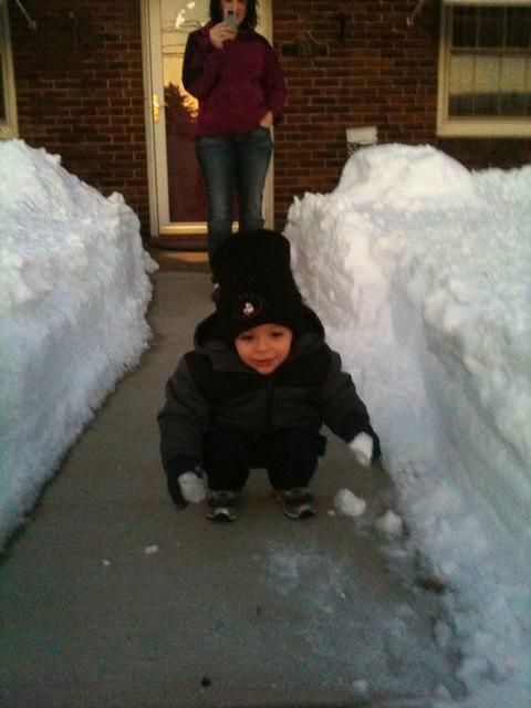 LorenzoCrouchingLikeDadDayAfterStorm02062010.jpg