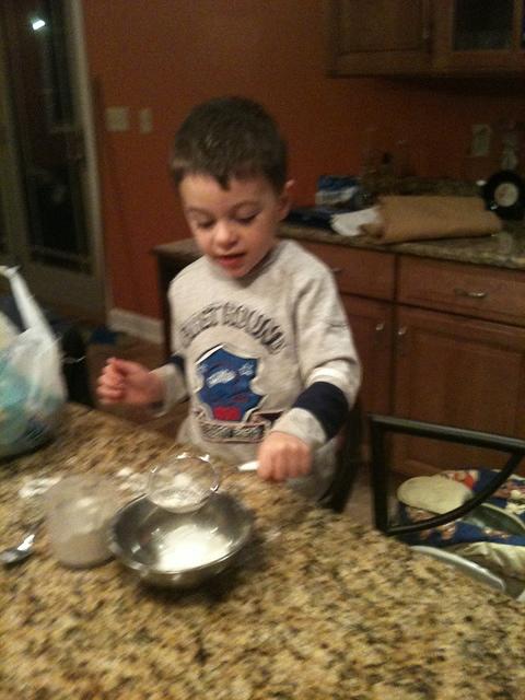 TheLittleGuySiftingFlourAtNanaCarmelas_01162012