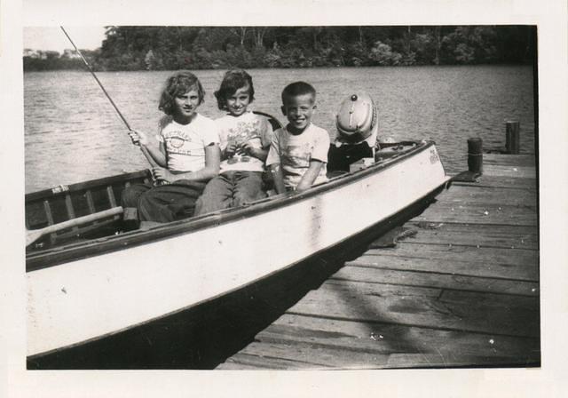 Fishing_AuntFayeMomUncleButch.JPG