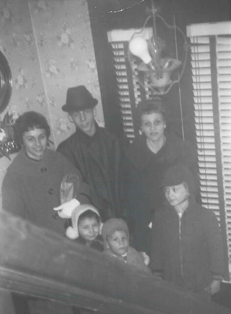 MomUncleButchNanaMarkVonnieRobbie Jan 1962