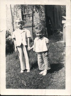 Mom&AuntFayeYoung.jpg