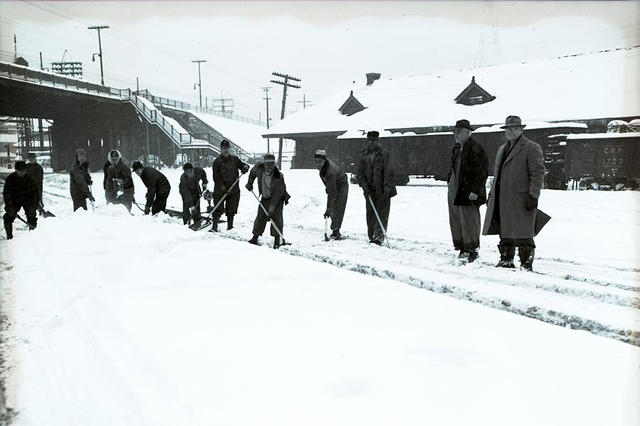 PennsylvaniaStationWeirtonAtCrawfordsCrossing NearMainStreetOverpass November 1950 001