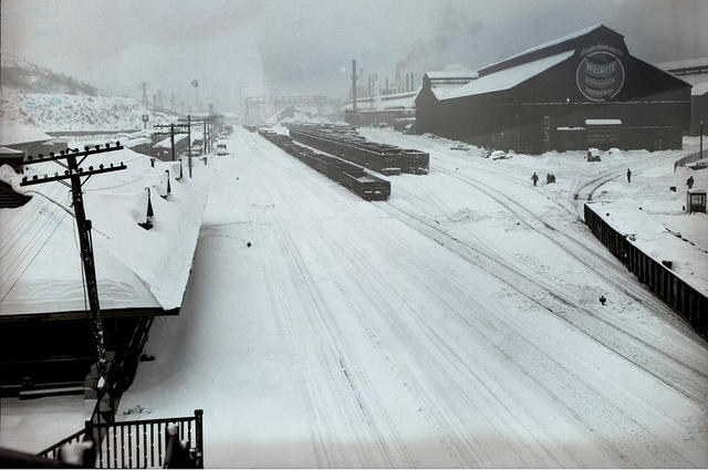 PennsylvaniaStationWeirtonAtCrawfordsCrossing NearMainStreetOverpass November 1950 002