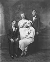 NanaJosephineLoPrestiPapaSamLiberto_weddingPictureWithUnknownCouple.jpg